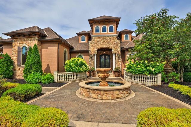 25 Vintage Walk, Montgomery, OH 45249