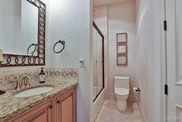 25 Vintage Walk, Montgomery, OH 45249