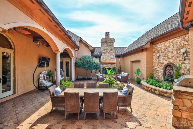 25 Vintage Walk, Montgomery, OH 45249