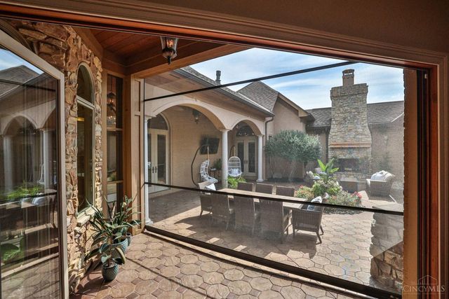 25 Vintage Walk, Montgomery, OH 45249