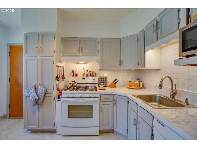 13639 Se CLAY St, Portland, OR 97233