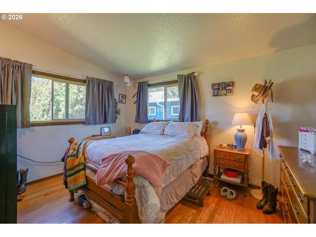 13639 Se CLAY St, Portland, OR 97233