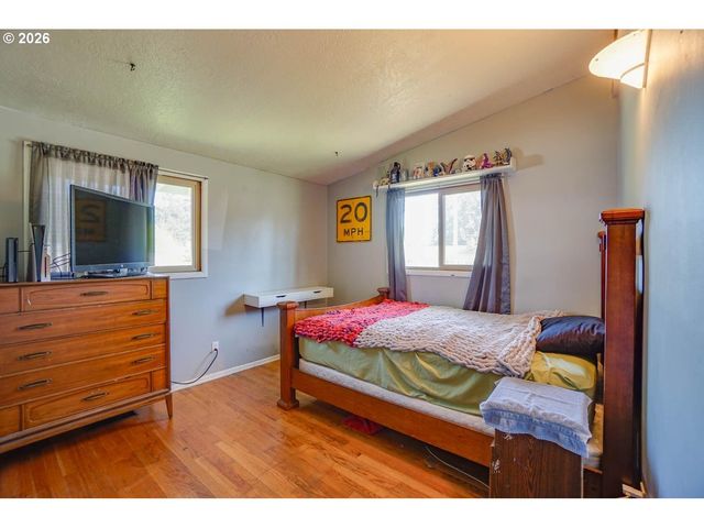 13639 Se CLAY St, Portland, OR 97233