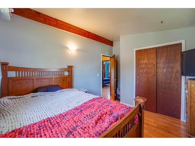 13639 Se CLAY St, Portland, OR 97233