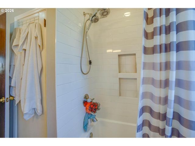 13639 Se CLAY St, Portland, OR 97233