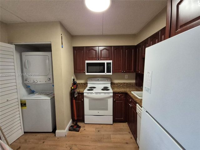 6045 NW 186th St 308, Hialeah, FL 33015