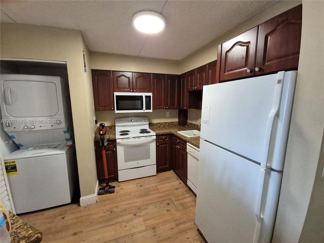 6045 NW 186th St 308, Hialeah, FL 33015