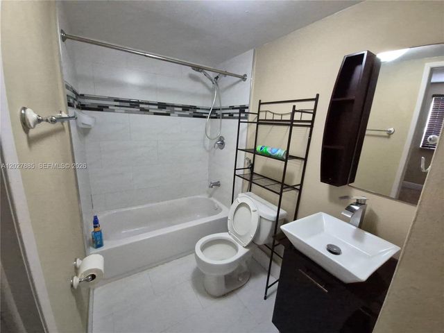 6045 NW 186th St 308, Hialeah, FL 33015