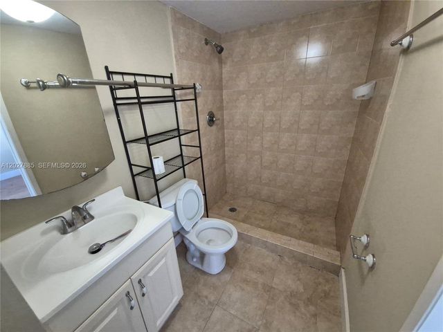 6045 NW 186th St 308, Hialeah, FL 33015