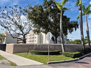6045 NW 186th St 308, Hialeah, FL 33015