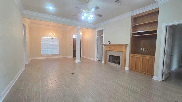 282 Allan Dr, Baton Rouge, LA 70815