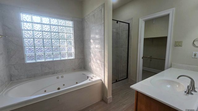 282 Allan Dr, Baton Rouge, LA 70815