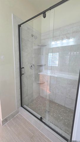 282 Allan Dr, Baton Rouge, LA 70815