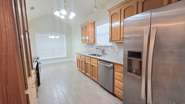 282 Allan Dr, Baton Rouge, LA 70815