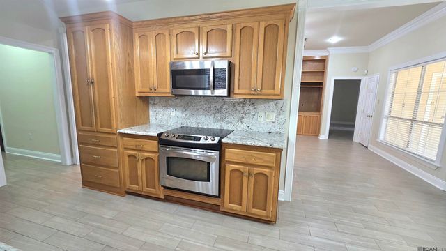 282 Allan Dr, Baton Rouge, LA 70815