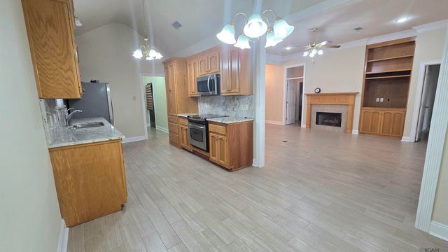 282 Allan Dr, Baton Rouge, LA 70815