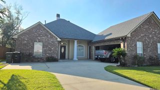 282 Allan Dr, Baton Rouge, LA 70815