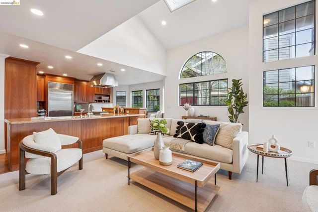 28 28 Sunny Cove Cir, Alameda, CA 94502