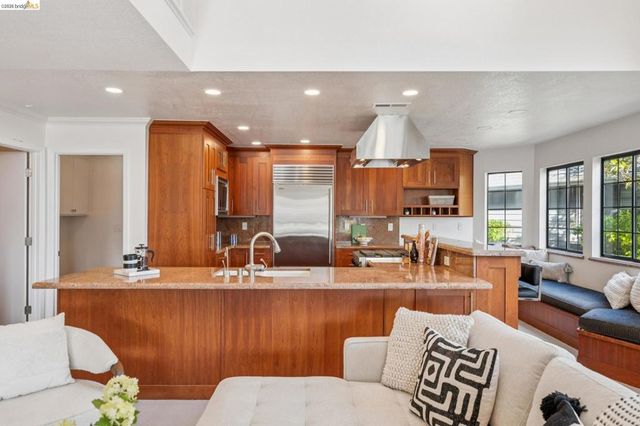 28 28 Sunny Cove Cir, Alameda, CA 94502