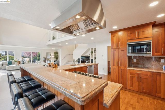 28 28 Sunny Cove Cir, Alameda, CA 94502