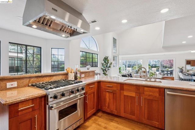 28 28 Sunny Cove Cir, Alameda, CA 94502