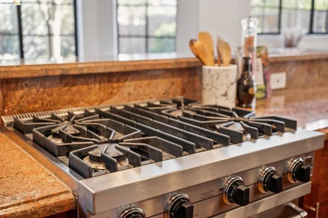 28 28 Sunny Cove Cir, Alameda, CA 94502