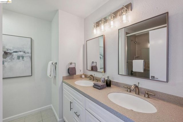 28 28 Sunny Cove Cir, Alameda, CA 94502