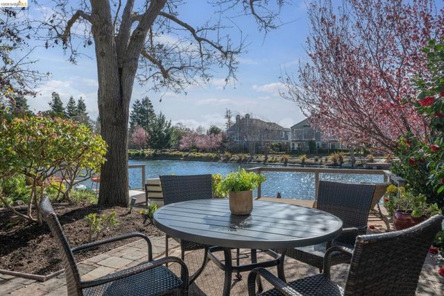 28 28 Sunny Cove Cir, Alameda, CA 94502