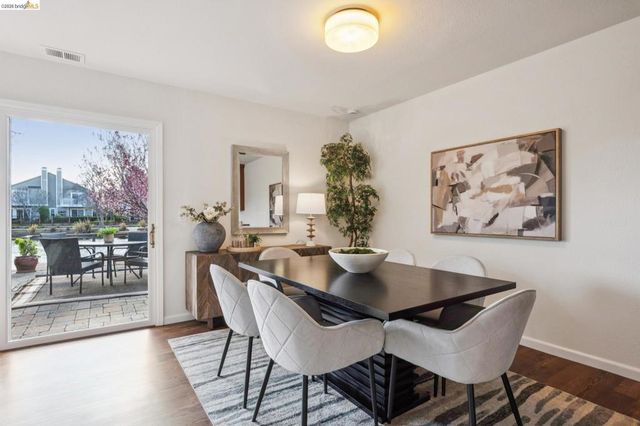 28 28 Sunny Cove Cir, Alameda, CA 94502