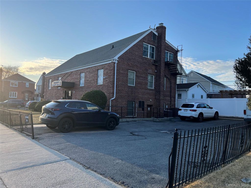 223-01 Union Turnpike, Oakland Gardens, NY 11364 — photo 2