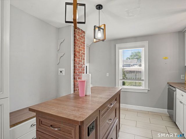 43 Glendale Road, Stratford, CT 06614