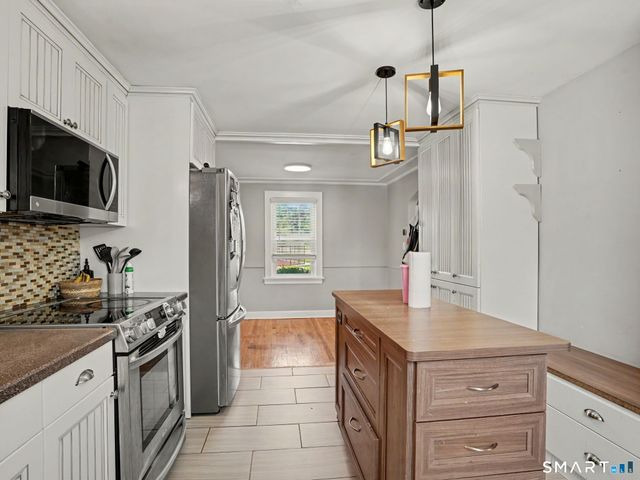 43 Glendale Road, Stratford, CT 06614