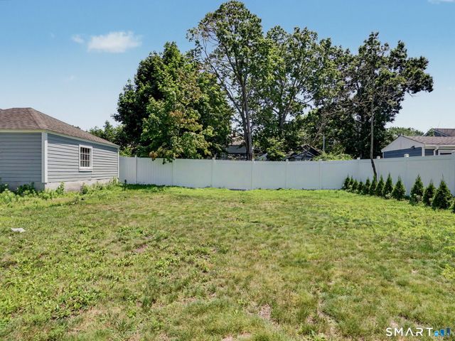 43 Glendale Road, Stratford, CT 06614