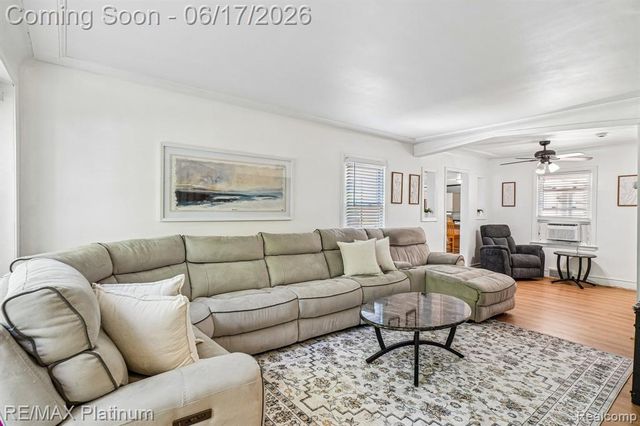 18440 Floral Street, Livonia, MI 48152