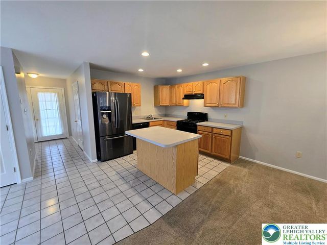 1578 Pinewind Drive, Lower Macungie Twp, PA 18011