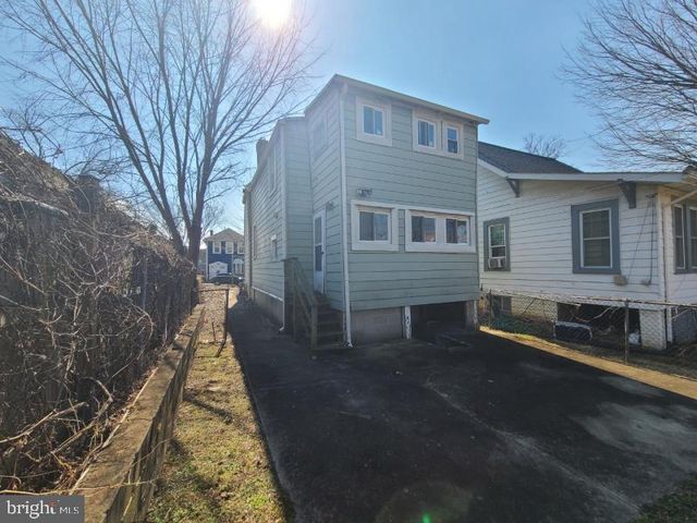 1040 EVARTS ST NE, Washington, DC 20018