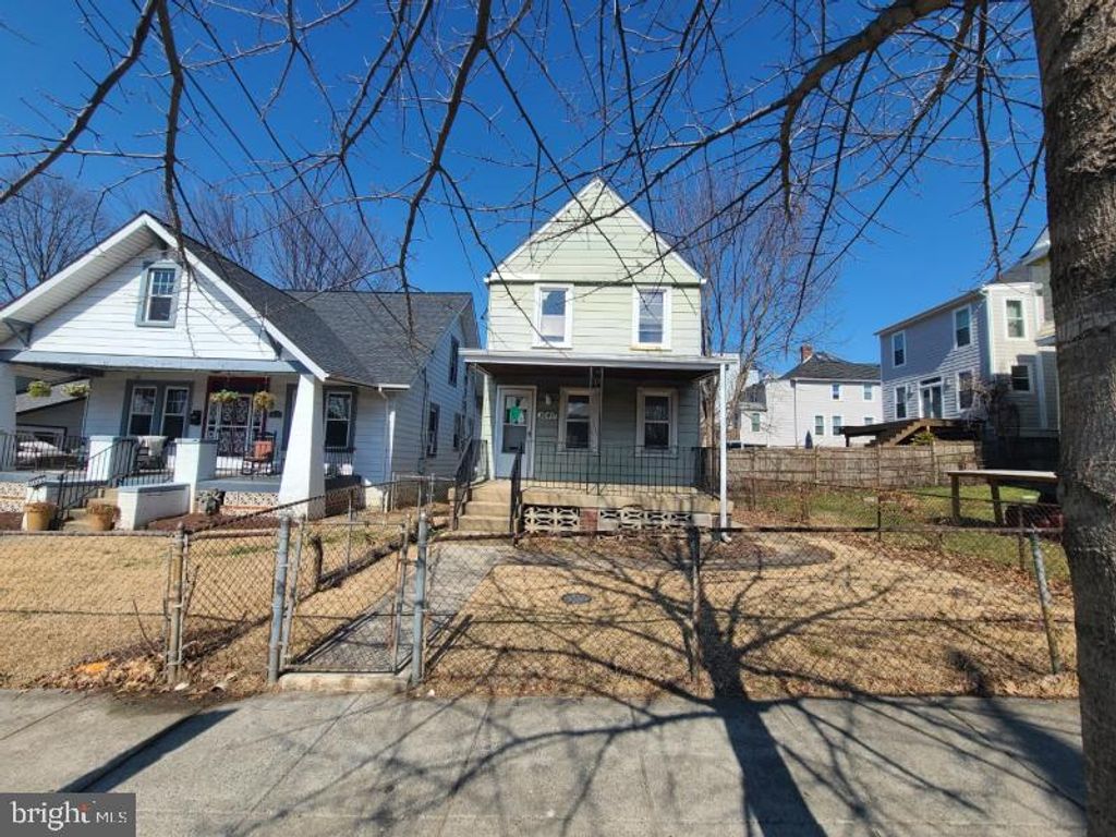 1040 EVARTS ST NE, Washington, DC 20018