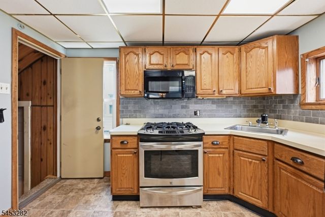 624 Britton St, Elizabeth City, NJ 07202