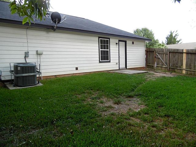 200 W Worsham Street, Willis, TX 77378