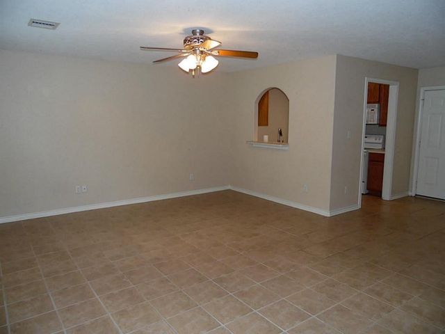 200 W Worsham Street, Willis, TX 77378