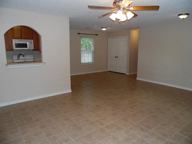 200 W Worsham Street, Willis, TX 77378