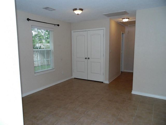 200 W Worsham Street, Willis, TX 77378