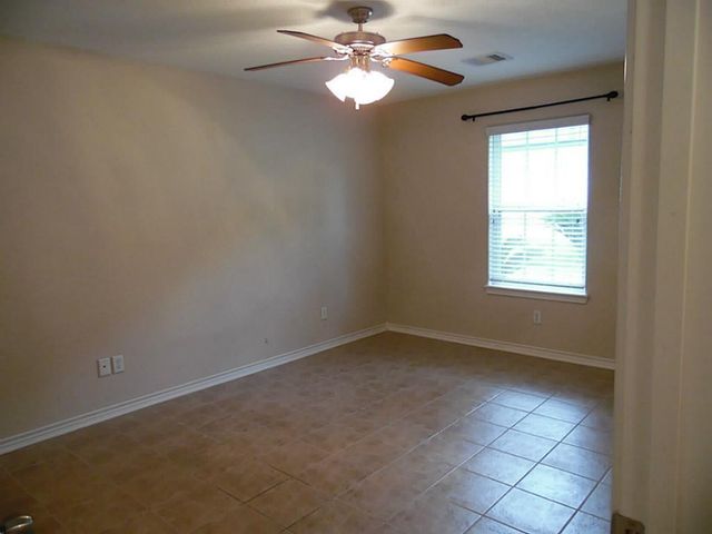 200 W Worsham Street, Willis, TX 77378
