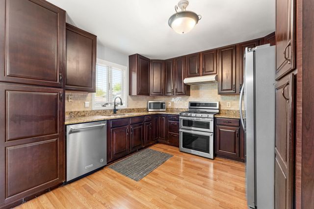 6880 W 84th Place, Crown Point, IN 46307