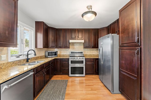 6880 W 84th Place, Crown Point, IN 46307