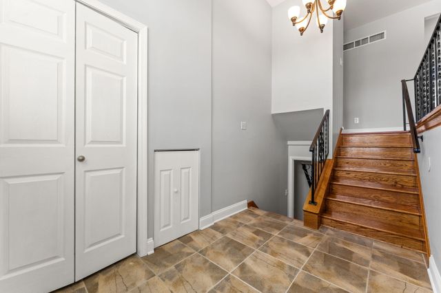 6880 W 84th Place, Crown Point, IN 46307
