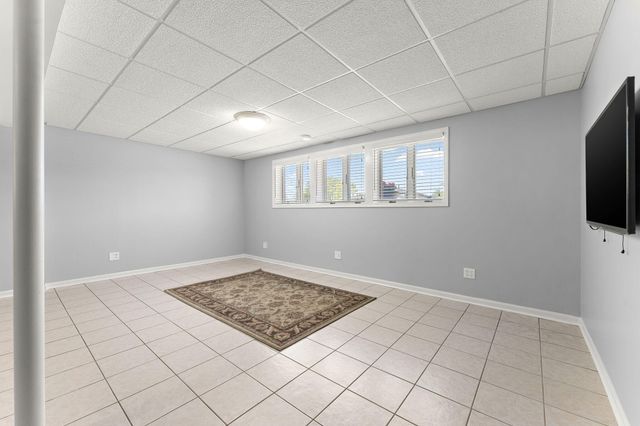6880 W 84th Place, Crown Point, IN 46307