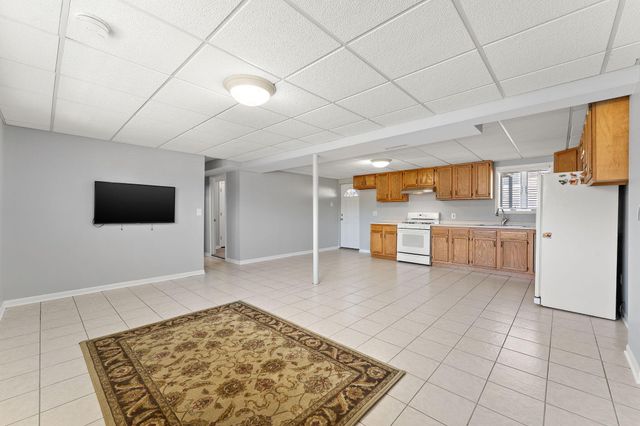 6880 W 84th Place, Crown Point, IN 46307