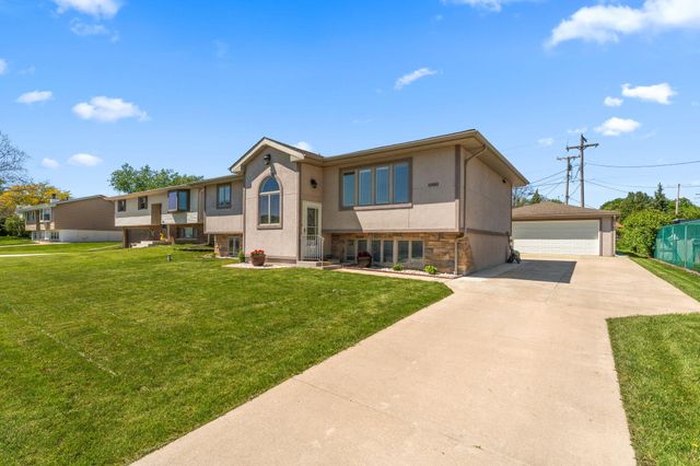 6880 W 84th Place, Crown Point, IN 46307