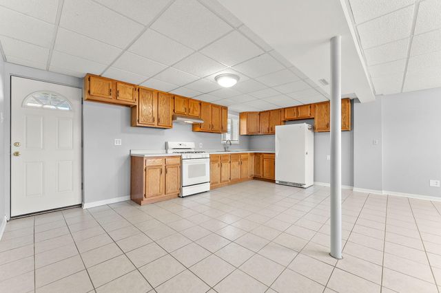 6880 W 84th Place, Crown Point, IN 46307